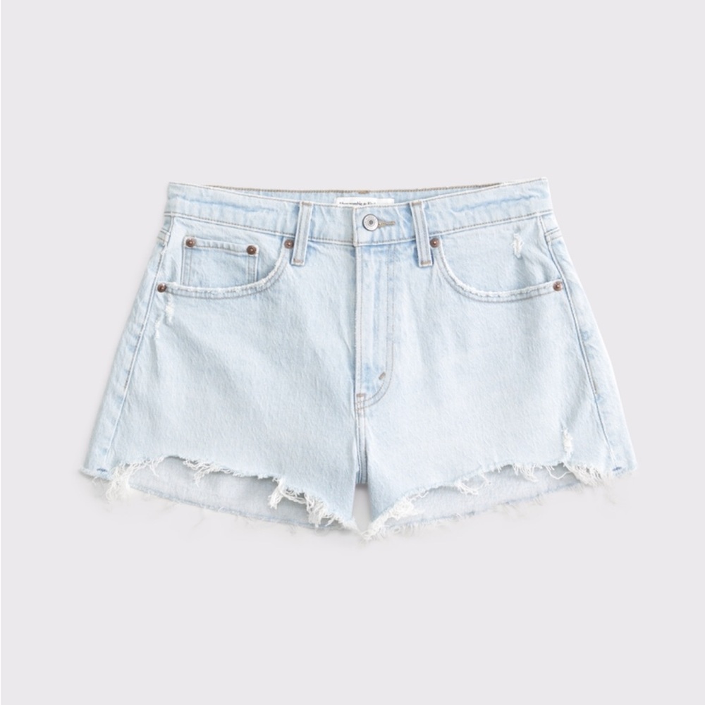 Abercrombie & Fitch The Mom Short Curve Love Light Wash Jean Shorts